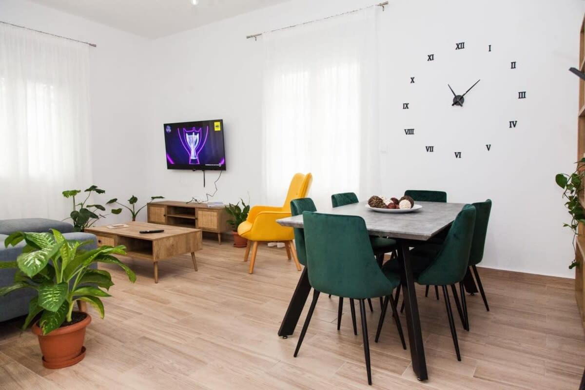 Beautiful New Apartment In Petralona Athens Exterior photo
